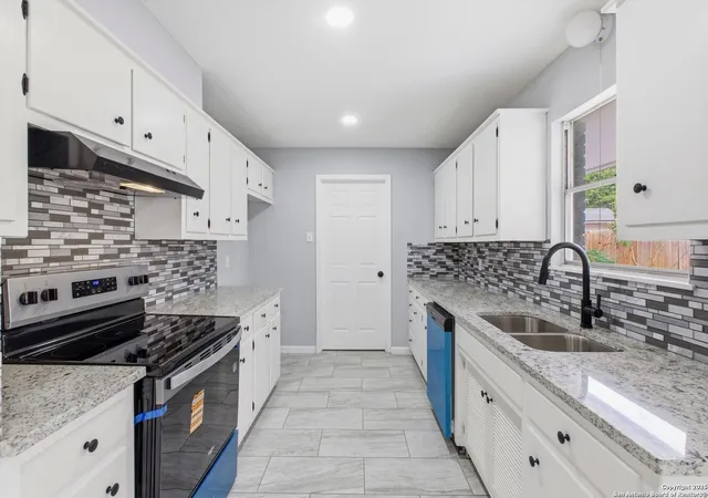 Photo 3 of Single family home for sale at 413 Cloudmont Dr, Windcrest, TX 78239 | MLS# 1923316 | Listing updated on 2026-03-07
