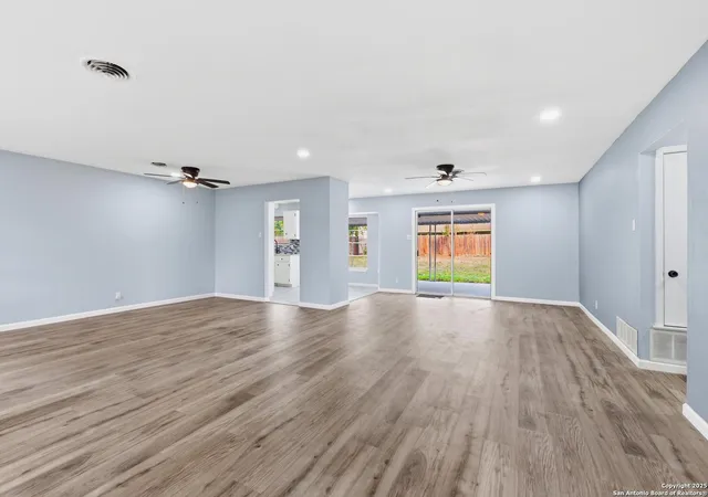Photo 4 of Single family home for sale at 413 Cloudmont Dr, Windcrest, TX 78239 | MLS# 1923316 | Listing updated on 2026-03-07