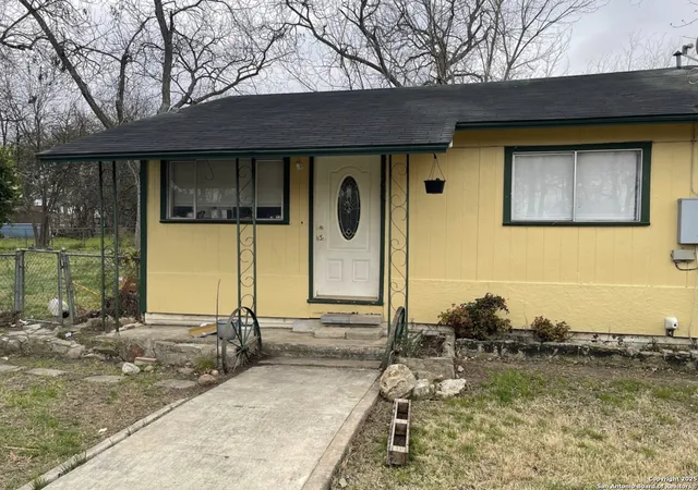2nd image of 220 S Live Oak, New Braunfels, TX 78130 | MLS# 1923369