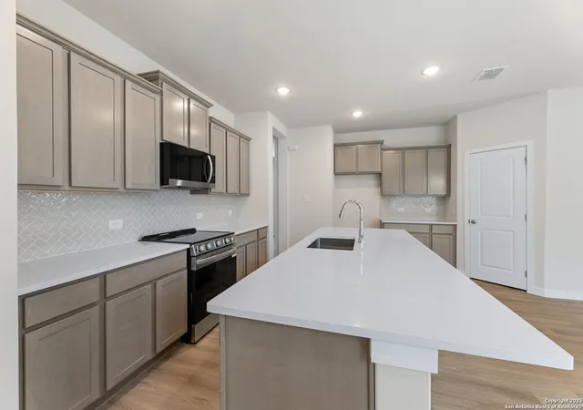 3rd image of 745 Whitman, New Braunfels, TX 78130 | MLS# 1923371