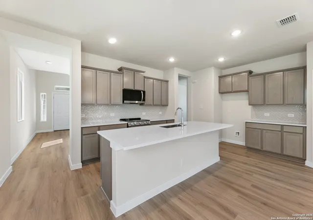 4th image of 745 Whitman, New Braunfels, TX 78130 | MLS# 1923371