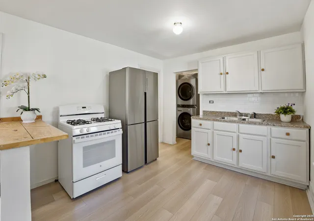 Photo 4 of Sale Pending at 1519 N Sabinas, San Antonio, TX 78207 | MLS# 1923455 | Listing updated on 2026-04-22