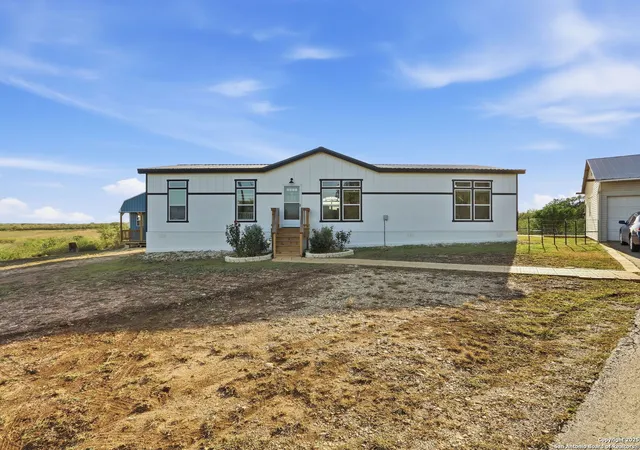 Photo 3 of Sale Pending at 639 County Rd 4614, Castroville, TX 78009 | MLS# 1923456 | Listing updated on 2026-03-23