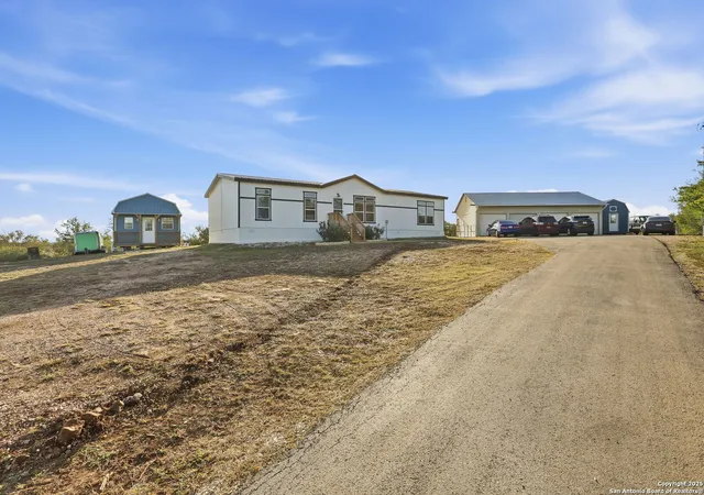 Photo 4 of Sale Pending at 639 County Rd 4614, Castroville, TX 78009 | MLS# 1923456 | Listing updated on 2026-03-23