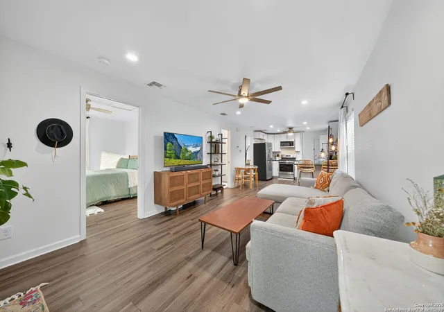 Photo 2 of Sale Pending at 108 Ewald St, San Antonio, TX 78212 | MLS# 1923528 | Listing updated on 2026-04-05