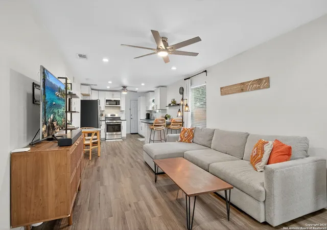 Photo 3 of Sale Pending at 108 Ewald St, San Antonio, TX 78212 | MLS# 1923528 | Listing updated on 2026-04-05