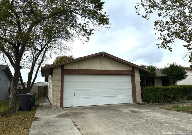 2nd image of 1027 Hickory Trail, San Antonio, TX 78245 | MLS# 1923534