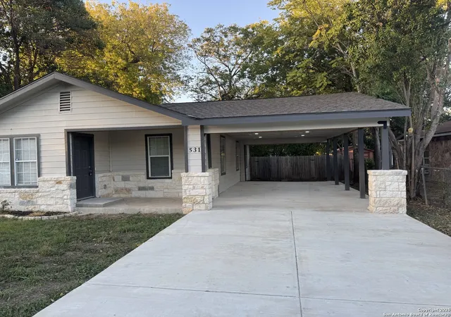 Photo 2 of Sale Pending at 531 Cottonwood, San Antonio, TX 78225 | MLS# 1923567 | Listing updated on 2026-01-15