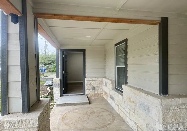 Photo 3 of Sale Pending at 531 Cottonwood, San Antonio, TX 78225 | MLS# 1923567 | Listing updated on 2026-01-15