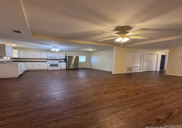 Photo 2 of Sale Pending at 745 Trail Crst, Canyon Lake, TX 78133 | MLS# 1923568 | Listing updated on 2026-01-30