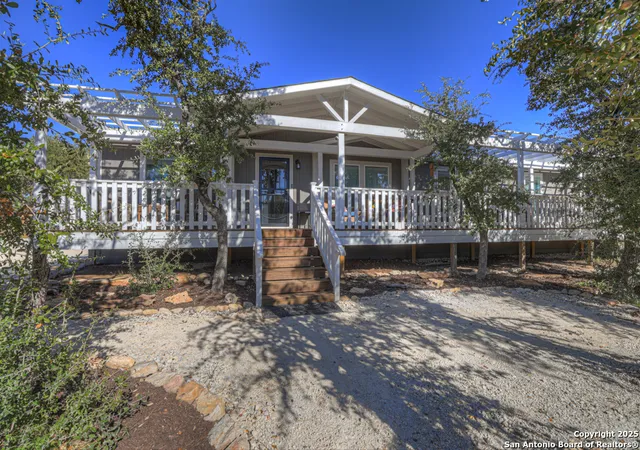 Photo 3 of Sale Pending at 270 Lakewood, Canyon Lake, TX 78133 | MLS# 1923608 | Listing updated on 2026-03-09