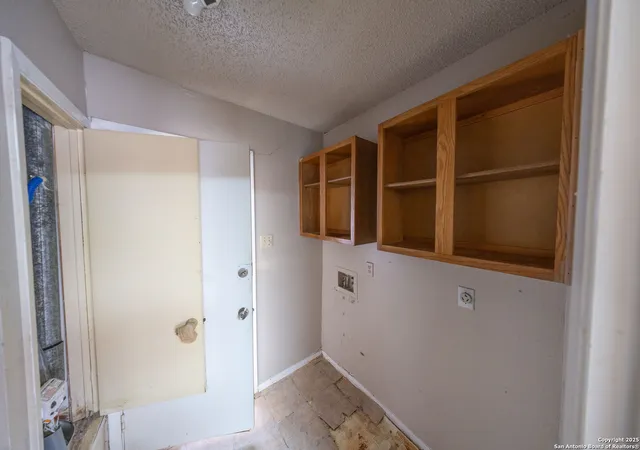 Photo 3 of Single family home for sale at 6915 Brecon, San Antonio, TX 78239 | MLS# 1923634 | Listing updated on 2026-09-04