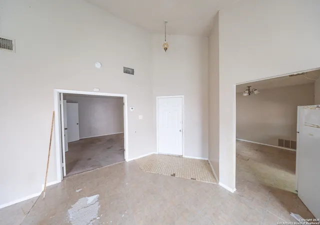 Photo 4 of Single family home for sale at 6915 Brecon, San Antonio, TX 78239 | MLS# 1923634 | Listing updated on 2026-09-04