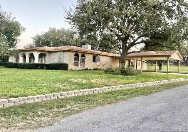 10th image of 206 Harralton Circle, Devine, TX 78016 | MLS# 1923672