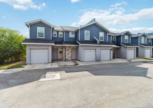 Photo 2 of Sale Pending at 6942 Crestway Rd, San Antonio, TX 78239 | MLS# 1923701 | Listing updated on 2026-02-04