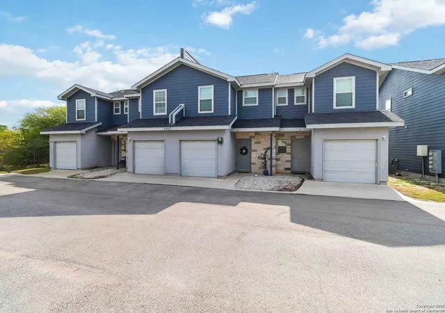 Photo 3 of Sale Pending at 6942 Crestway Rd, San Antonio, TX 78239 | MLS# 1923701 | Listing updated on 2026-02-04