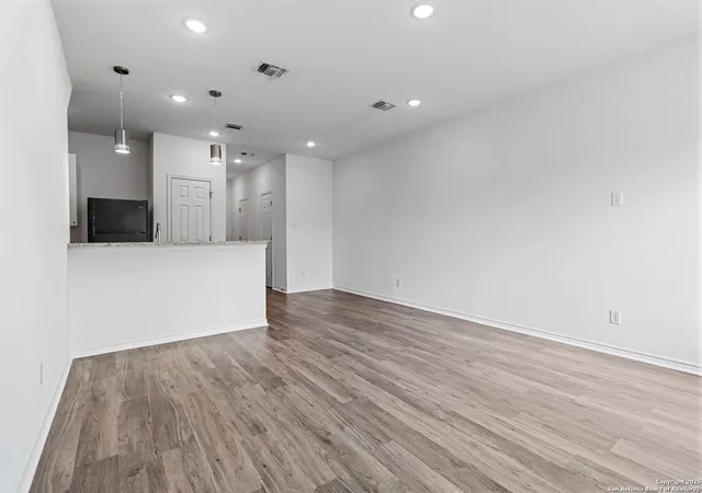 Photo 4 of Sale Pending at 6942 Crestway Rd, San Antonio, TX 78239 | MLS# 1923701 | Listing updated on 2026-02-04