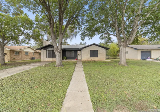 1st image of 1706 24th, Hondo, TX 78861 | MLS# 1923724