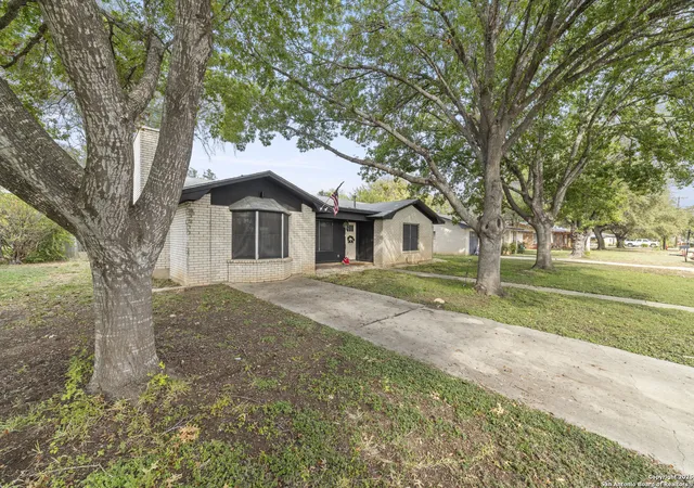 4th image of 1706 24Th, Hondo, TX 78861 | MLS# 1923724