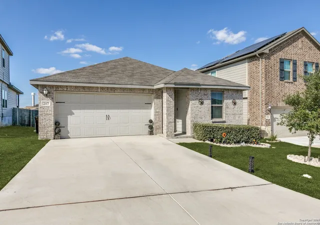 3rd image of 217 Goodfella Ave, Cibolo, TX 78108 | MLS# 1923753