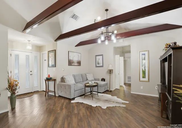 Photo 1 of Single family home for sale at 632 Durham Dr, Canyon Lake, TX 78133 | MLS# 1923792 | Listing updated on 2026-01-13