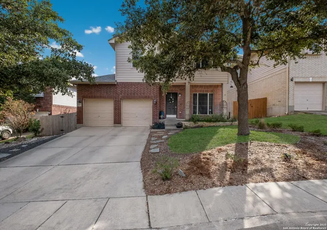 Photo 3 of Sale Pending at 9410 De Leon Dr, San Antonio, TX 78250 | MLS# 1923880 | Listing updated on 2026-01-21