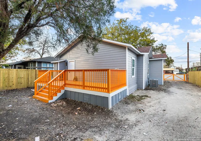 22nd image of 2706 Cesar E Chavez, San Antonio, TX 78207 | MLS# 1923900