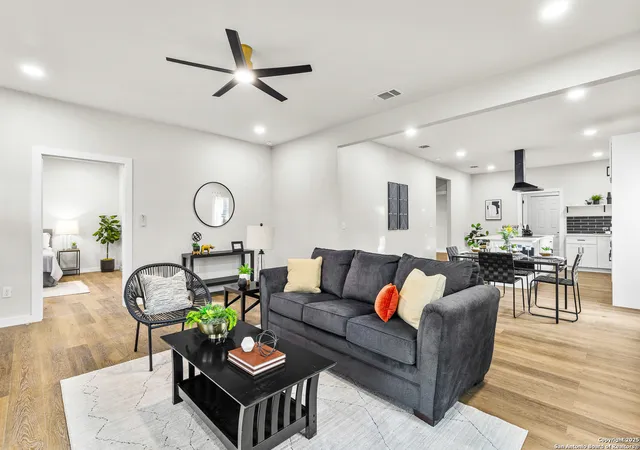 3rd image of 2706 Cesar E Chavez, San Antonio, TX 78207 | MLS# 1923900