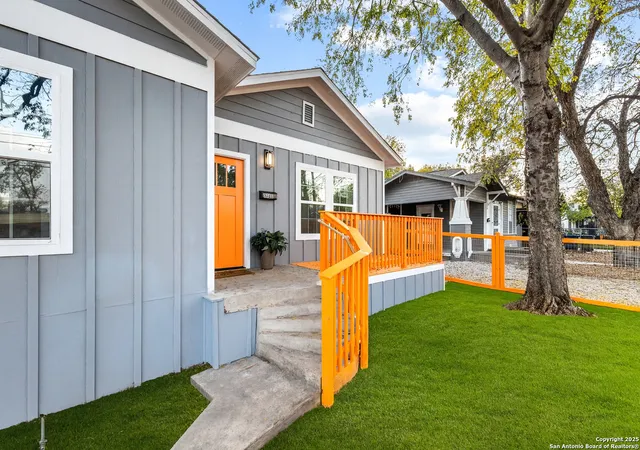 2nd image of 2706 Cesar E Chavez, San Antonio, TX 78207 | MLS# 1923900