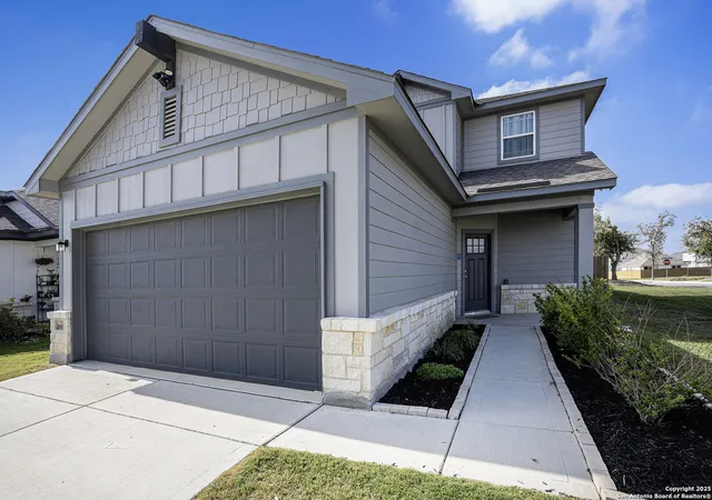 Photo 4 of Single family home for sale at 16615 Ginger Crossing, Elmendorf, TX 78112 | MLS# 1923935 | Listing updated on 2026-02-26