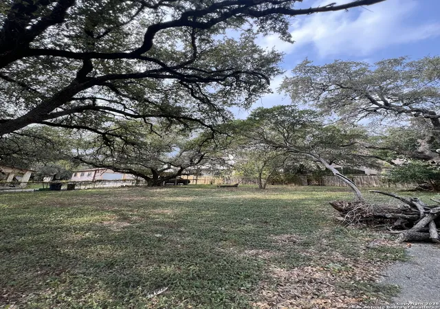 Photo 3 of Sale Pending at 4114 Sandstone Dr, San Antonio, TX 78230 | MLS# 1923956 | Listing updated on 2026-02-09