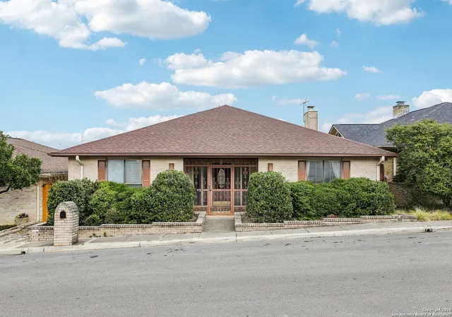 Photo 4 of Single family home for sale at 5817 Winding Ridge, Windcrest, TX 78239 | MLS# 1923974 | Listing updated on 2026-09-12