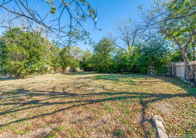 Photo 2 of Land for sale at 910 N Hackberry, San Antonio, TX 78202 | MLS# 1923989 | Listing updated on 2026-06-12