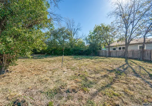 Photo 3 of Land for sale at 910 N Hackberry, San Antonio, TX 78202 | MLS# 1923989 | Listing updated on 2026-06-12