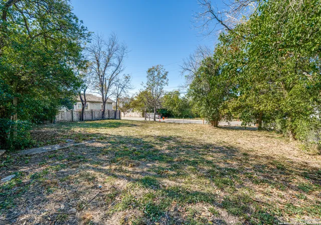 Photo 3 of Land for sale at 910 N Hackberry, San Antonio, TX 78202 | MLS# 1923989 | Listing updated on 2026-06-12