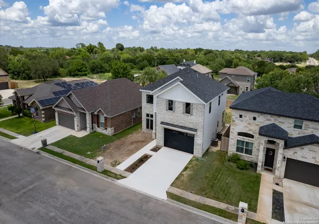 2nd image of 6 Rio Seco, Uvalde, TX 78801 | MLS# 1924004