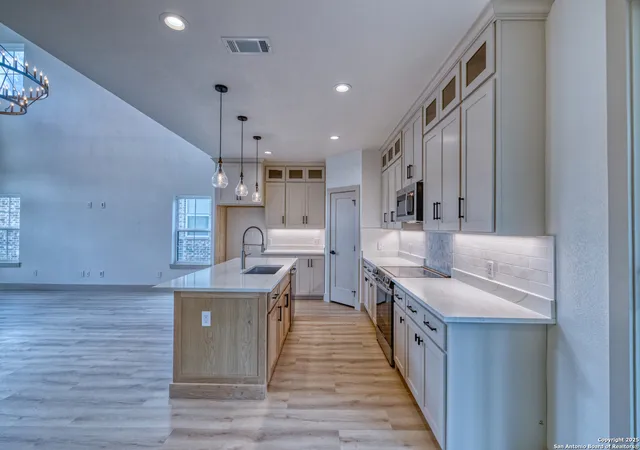 5th image of 6 Rio Seco, Uvalde, TX 78801 | MLS# 1924004