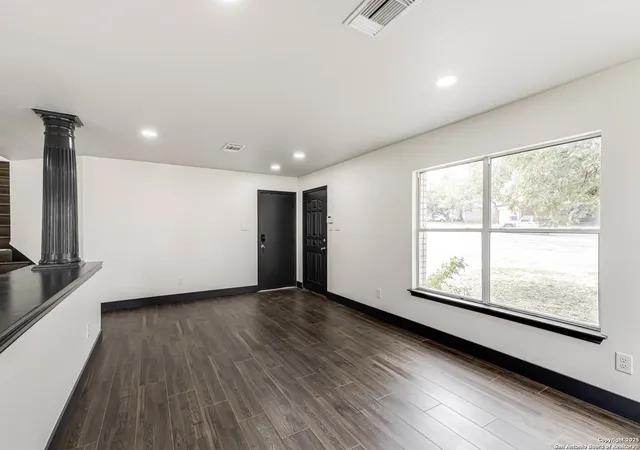 Photo 3 of Sale Pending at 8626 Vantage, San Antonio, TX 78251 | MLS# 1924011 | Listing updated on 2025-12-29
