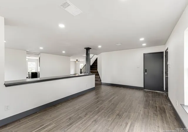 Photo 4 of Sale Pending at 8626 Vantage, San Antonio, TX 78251 | MLS# 1924011 | Listing updated on 2025-12-29