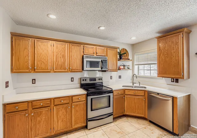 Photo 4 of Sale Pending at 9319 Fishers Hl, San Antonio, TX 78240 | MLS# 1924023 | Listing updated on 2026-02-24