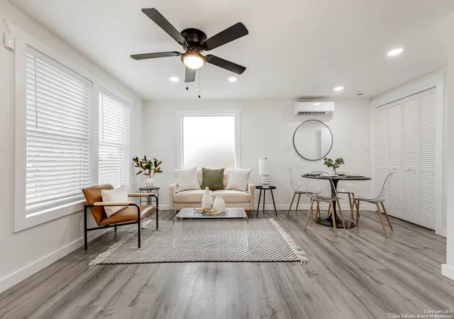 Photo 3 of Sale Pending at 324 Overlook Rd, San Antonio, TX 78233 | MLS# 1924073 | Listing updated on 2026-08-27