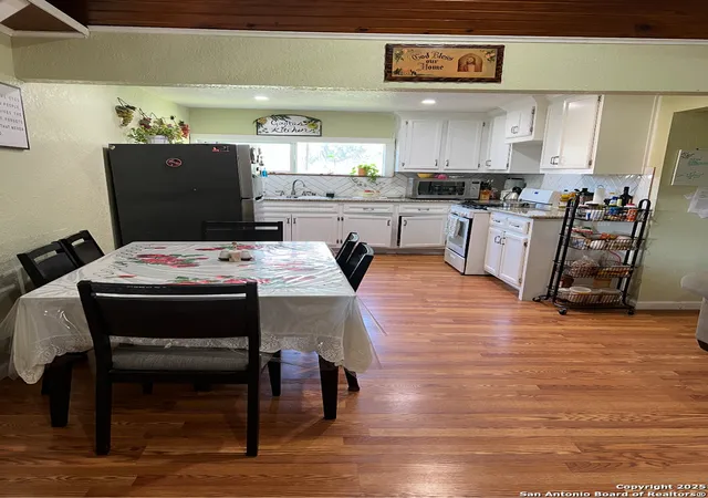 Photo 3 of Single family home for sale at 100 Aniak, Angleton, TX 77515 | MLS# 1924095 | Listing updated on 2026-06-02