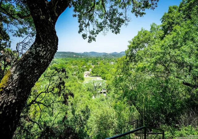 Photo 4 of Single family home for sale at 1121 Brad Street, Canyon Lake, TX 78133 | MLS# 1924109 | Listing updated on 2025-12-01
