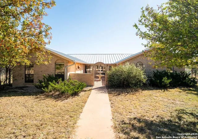 Photo 1 of Sale Pending at 200 Roundabout Ln, Kerrville, TX 78028 | MLS# 1924112 | Listing updated on 2026-01-14