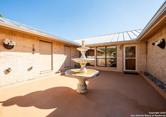 Photo 2 of Sale Pending at 200 Roundabout Ln, Kerrville, TX 78028 | MLS# 1924112 | Listing updated on 2026-01-14