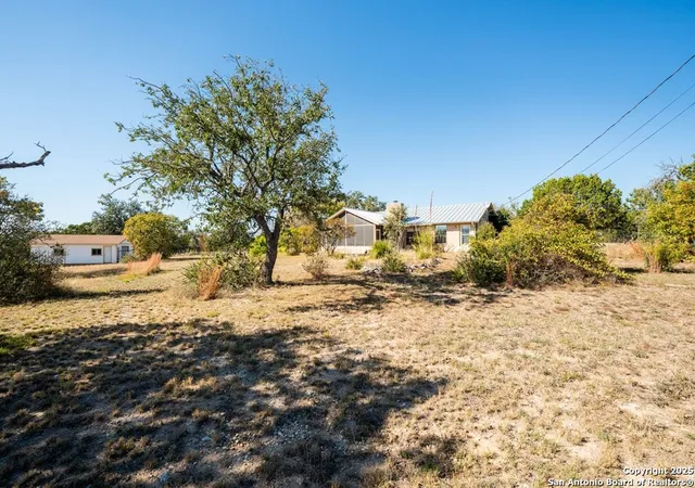 Photo 3 of Sale Pending at 200 Roundabout Ln, Kerrville, TX 78028 | MLS# 1924112 | Listing updated on 2026-01-14