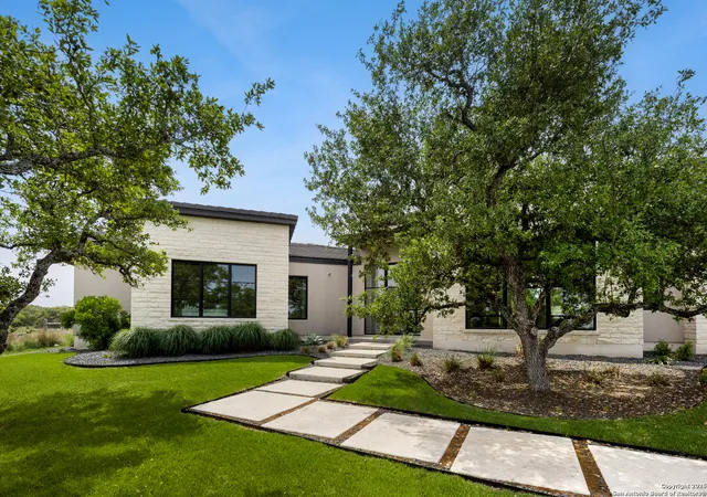 Photo 2 of Mansion for sale at 211 Clubs, Boerne, TX 78006 | MLS# 1924141 | Listing updated on 2026-02-11