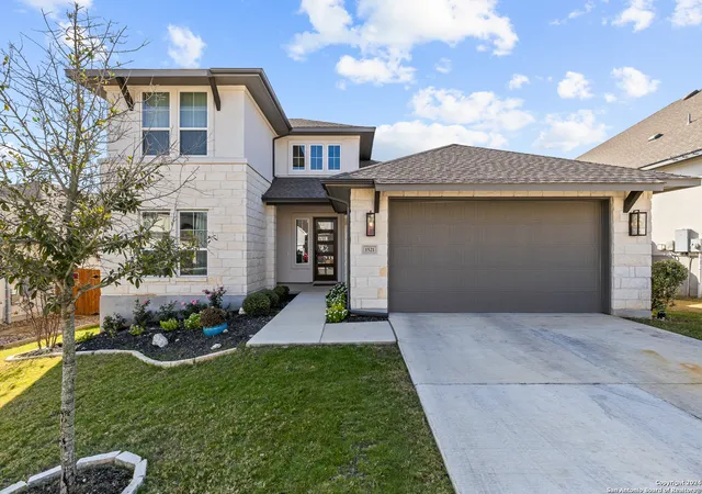 Photo 2 of Single family home for sale at 1521 Escarpment, New Braunfels, TX 78132 | MLS# 1924170 | Listing updated on 2026-04-27