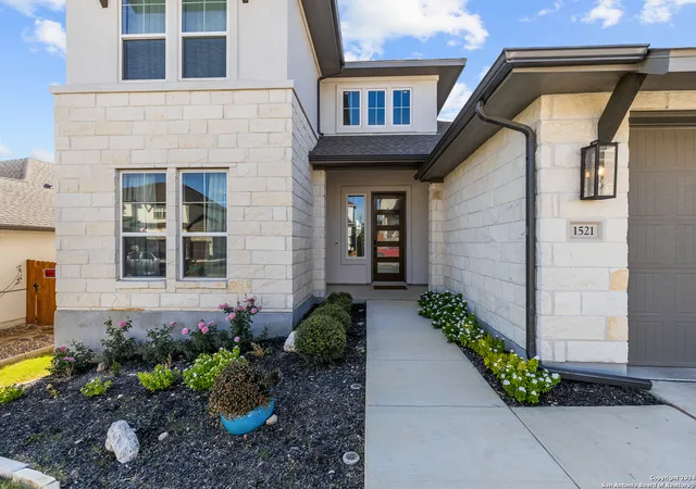 Photo 3 of Single family home for sale at 1521 Escarpment, New Braunfels, TX 78132 | MLS# 1924170 | Listing updated on 2026-04-27