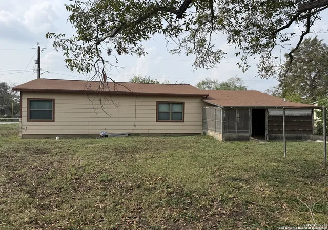Photo 3 of Sale Pending at 510 Bonair Dr, San Antonio, TX 78222 | MLS# 1924178 | Listing updated on 2026-01-10